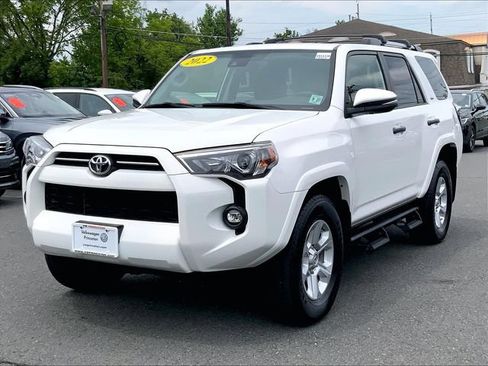 Used 2022 Toyota 4Runner SR5 Premium w/ Moonroof Package AWD/4WD image 2