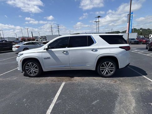 Used 2023 Chevrolet Traverse High Country FWD image 6