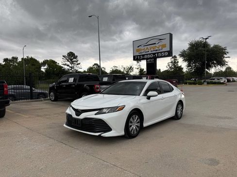 Used 2018 Toyota Camry FWD image 42