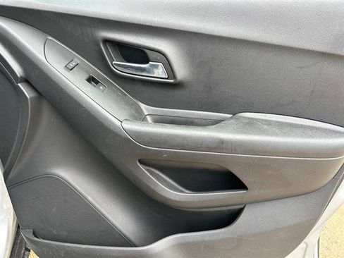 Certified 2022 Chevrolet Trax LT w/ LT Convenience Package image 24