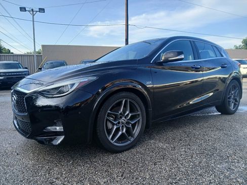 Used 2018 INFINITI QX30 Sport w/ Cargo Package FWD image 3