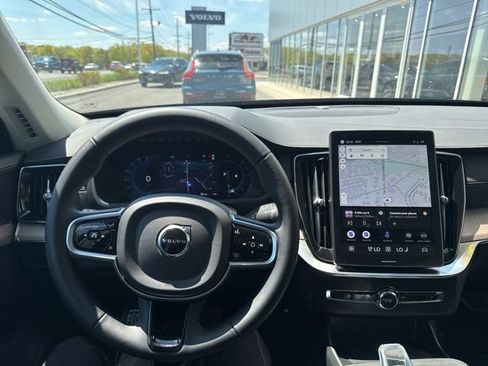 Certified 2025 Volvo XC90 B5 Plus AWD/4WD image 19