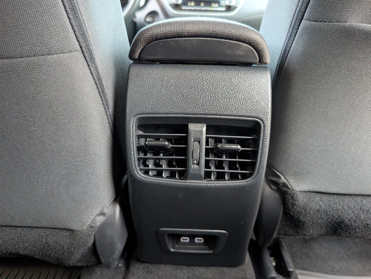 Used 2024 Toyota Corolla Cross LE FWD image 7