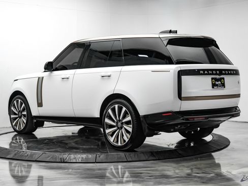 Used 2024 Land Rover Range Rover SV AWD/4WD image 10