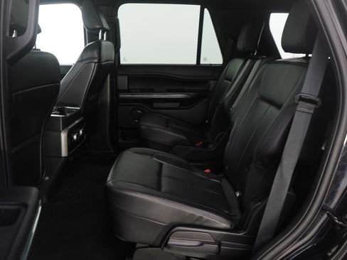 Used 2021 Ford Expedition XLT image 16