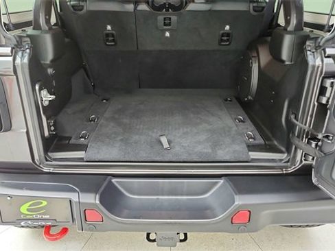 Used 2025 Jeep Wrangler Unlimited Rubicon image 14