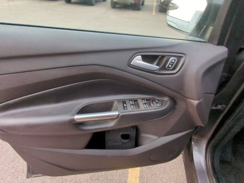 Used 2019 Ford Escape SE FWD image 8