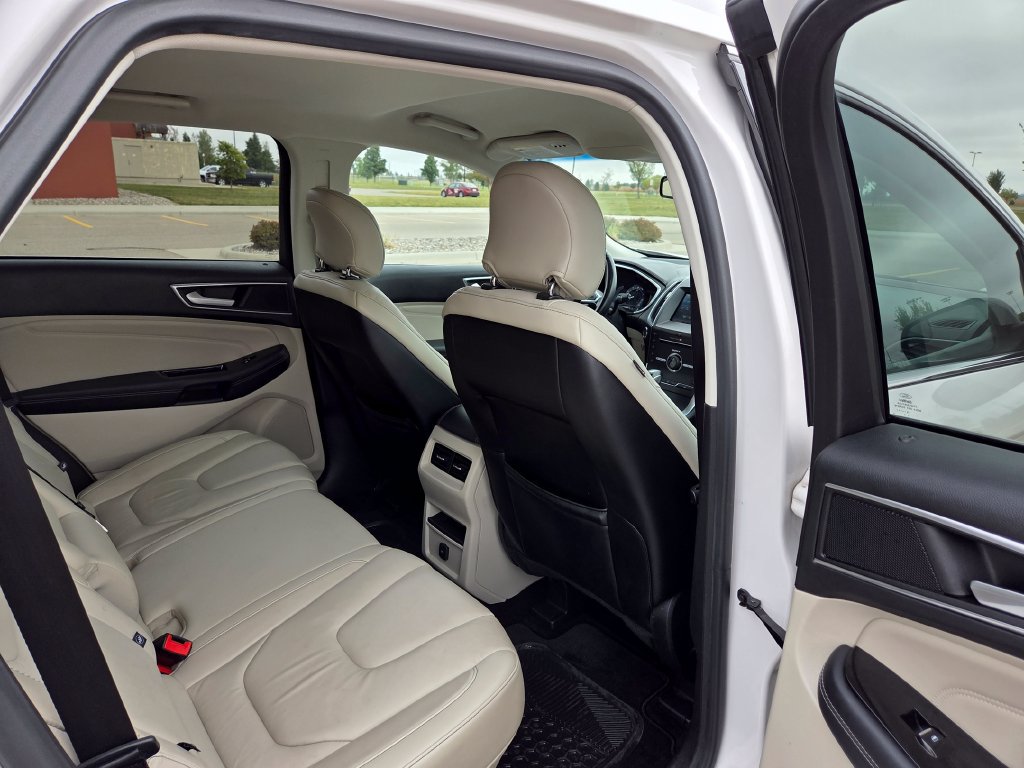 Used 2015 Ford Edge Titanium FWD image 33