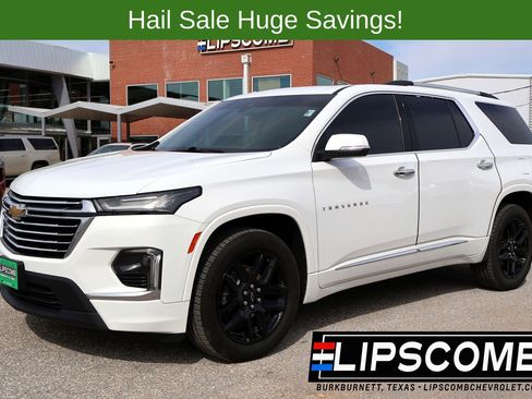 Used 2023 Chevrolet Traverse Premier FWD image 1