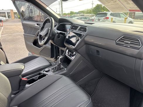 Used 2024 Volkswagen Tiguan SE R-Line image 37
