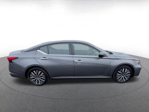 Used 2024 Nissan Altima 2.5 SV FWD image 16