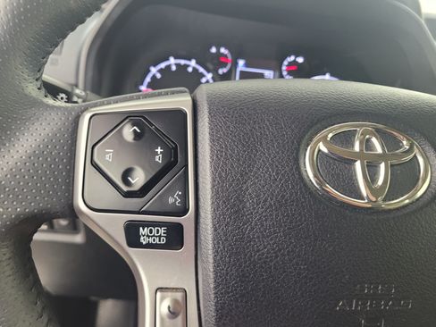 Certified 2022 Toyota 4Runner SR5 Premium w/ Moonroof Package AWD/4WD image 32