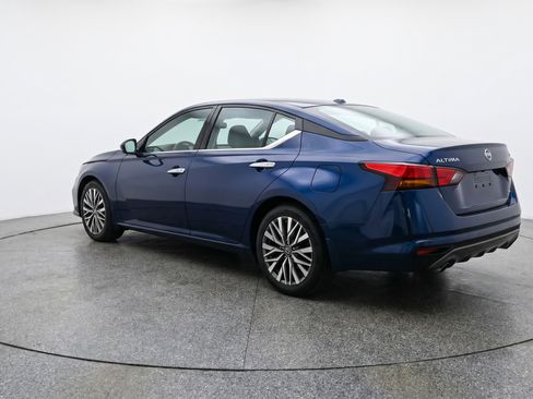 Used 2025 Nissan Altima 2.5 SV FWD image 6