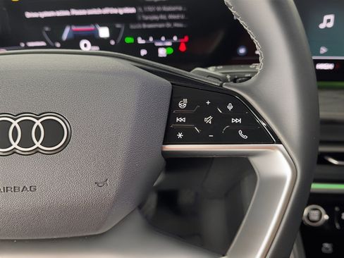 Used 2025 Audi Q5 Premium w/ Convenience Package image 22