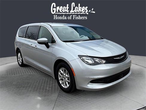 Used 2023 Chrysler Voyager LX image 7