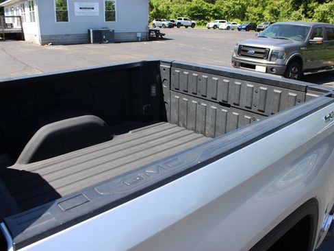 Used 2019 GMC Sierra 1500 SLT w/ SLT Premium Plus Package AWD/4WD image 8