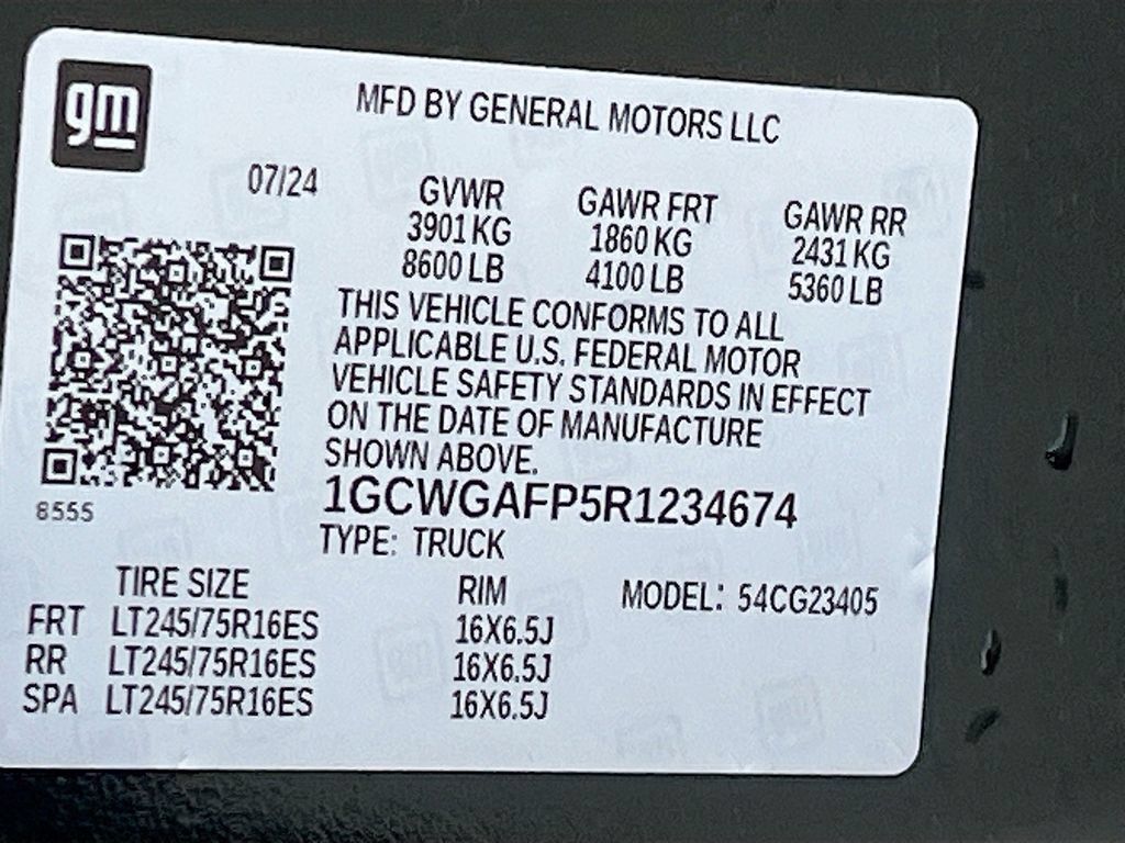 Used 2024 Chevrolet Express 2500 w/ Driver Convenience Package RWD image 27