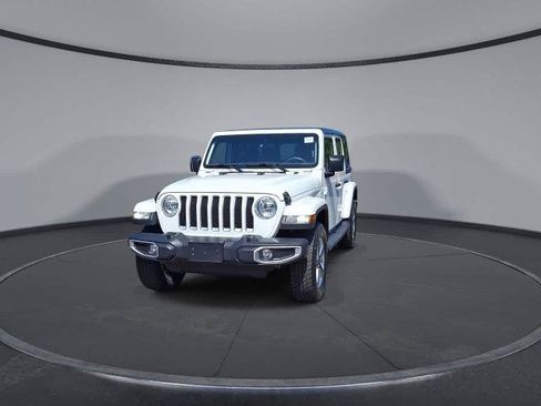 Used 2018 Jeep Wrangler Unlimited Sahara w/ Cold Weather Group AWD/4WD image 3