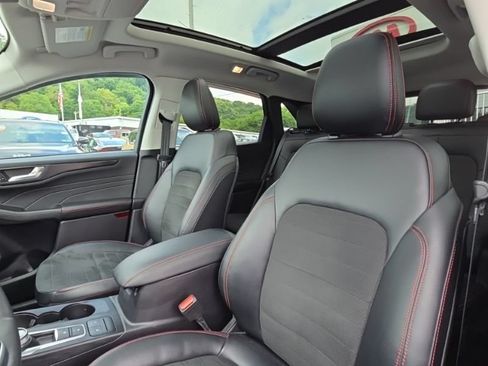 Used 2022 Ford Escape SEL w/ SEL Stealth AWD Package image 10