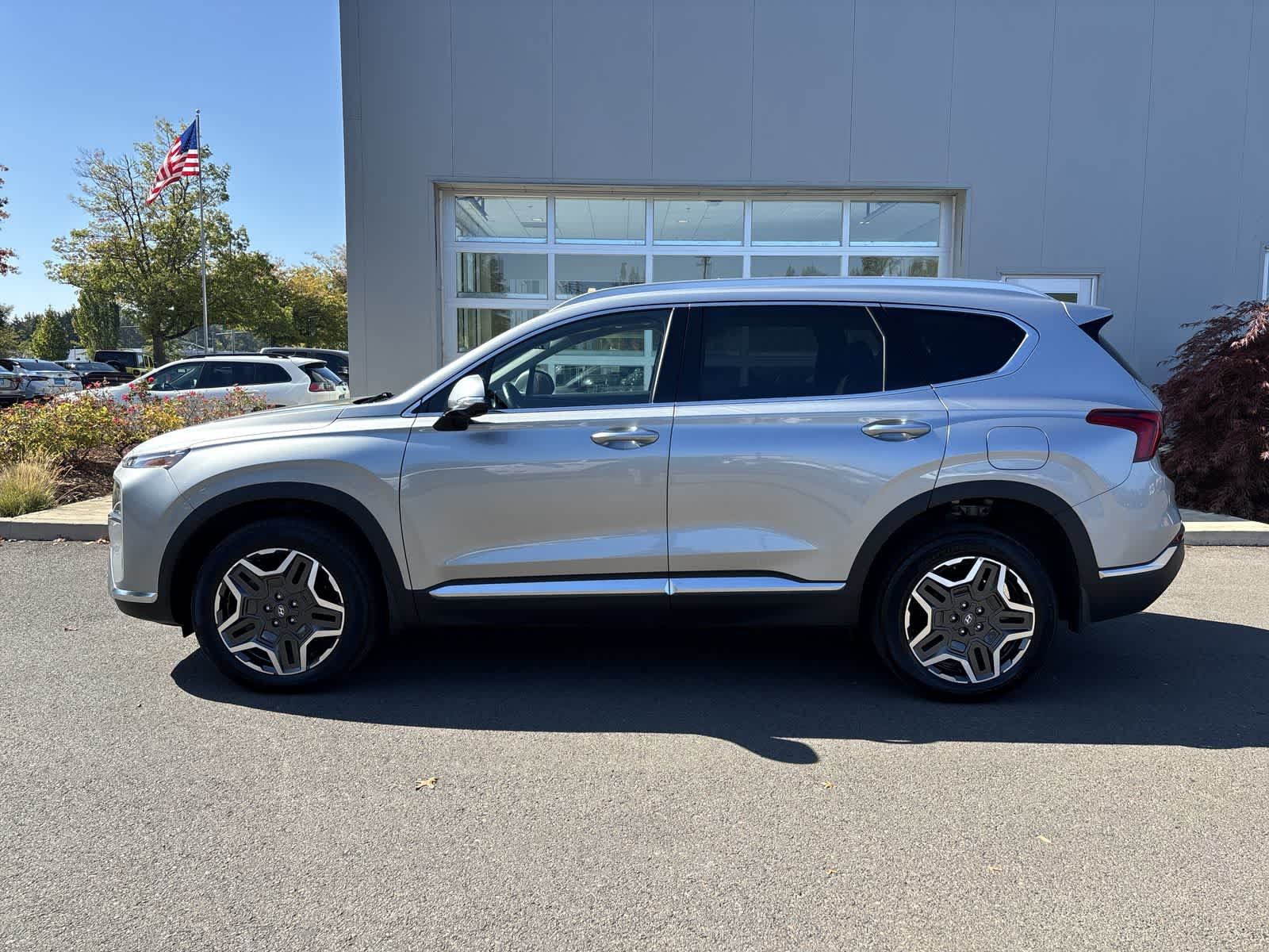 Used 2023 Hyundai Santa Fe Limited AWD/4WD image 2