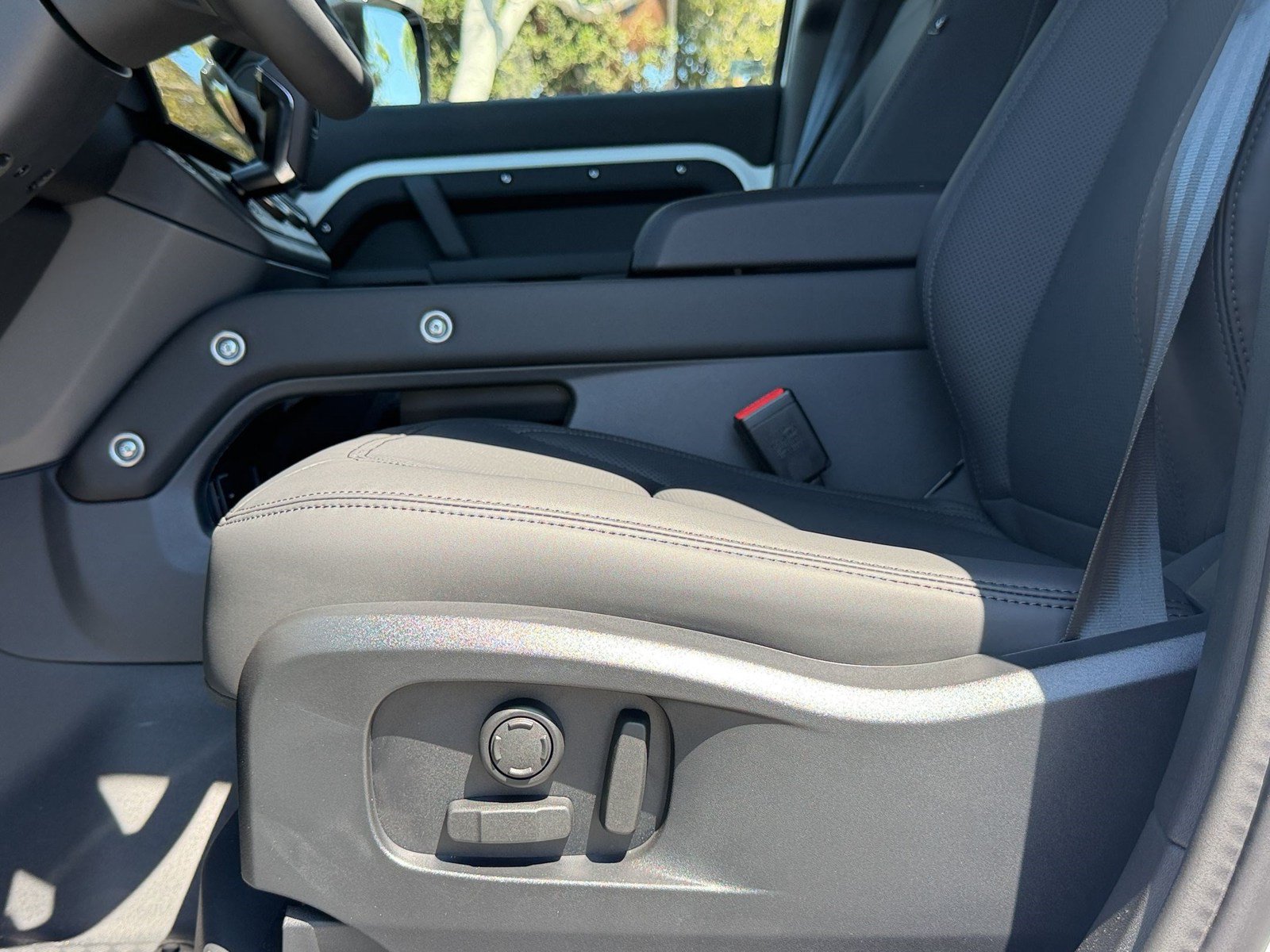 New 2026 Land Rover Defender 110 S AWD/4WD image 5