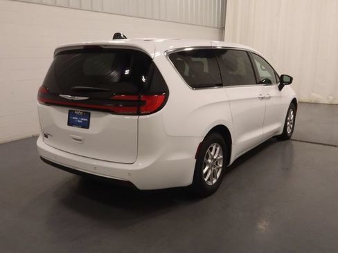 Certified 2025 Chrysler Pacifica Select FWD image 7