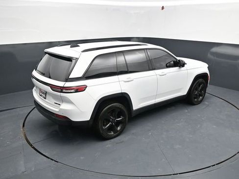 Used 2023 Jeep Grand Cherokee Limited AWD/4WD image 37