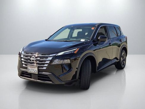 Used 2025 Nissan Rogue SV image 8