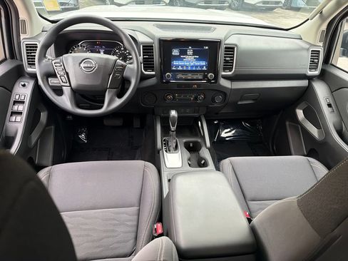 Used 2023 Nissan Frontier SV w/ Tow Package RWD image 14