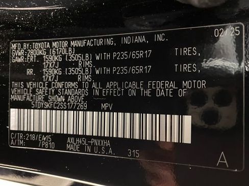 Used 2025 Toyota Sienna XLE image 27