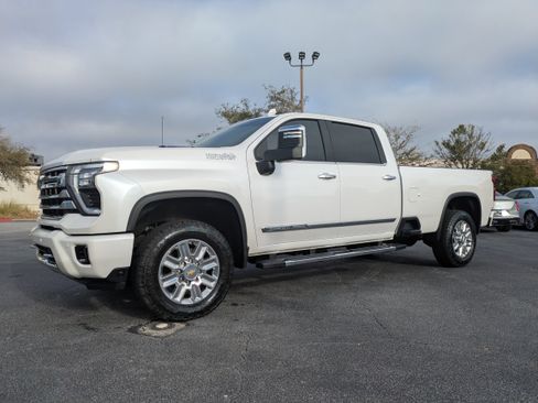 Used 2025 Chevrolet Silverado 3500 High Country w/ Technology Package image 2