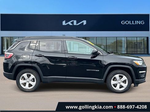 Used 2019 Jeep Compass Latitude w/ Cold Weather Group AWD/4WD image 2