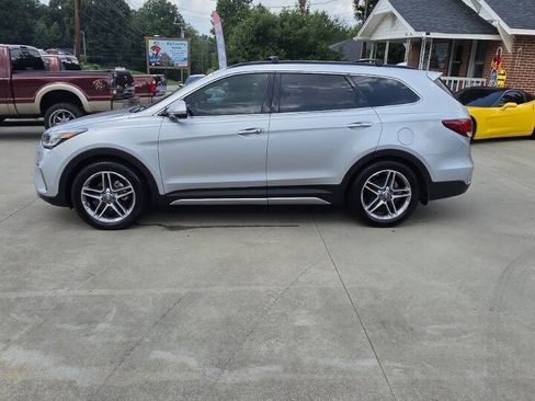 Used 2017 Hyundai Santa Fe Limited FWD image 2