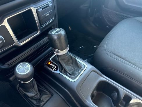 Used 2019 Jeep Wrangler Sport image 16