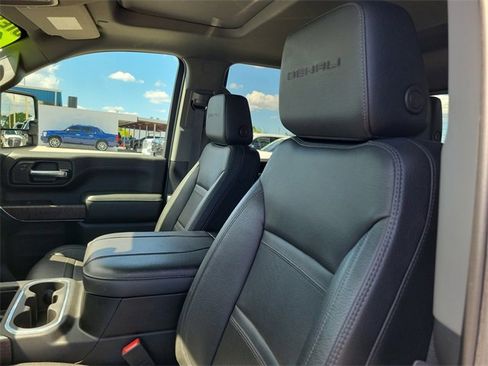Used 2023 GMC Sierra 3500 Denali w/ Denali Ultimate Package image 17
