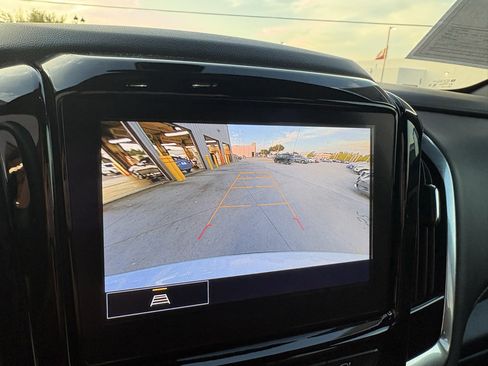 Used 2023 Chevrolet Traverse LT FWD image 18