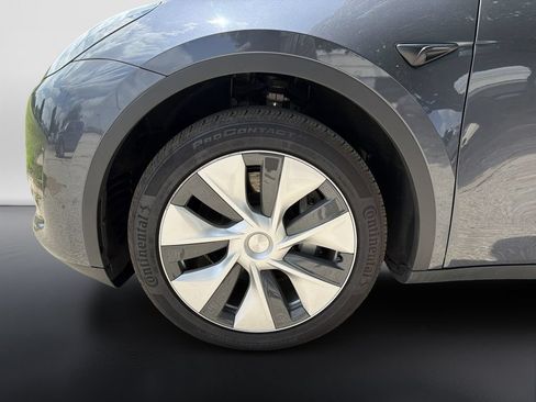 Used 2023 Tesla Model Y 2WD image 9