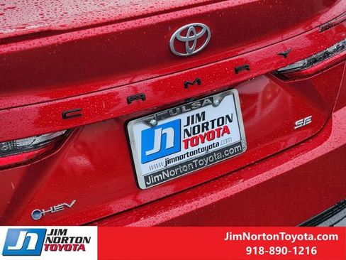 Used 2025 Toyota Camry SE w/ Convenience Package FWD image 12