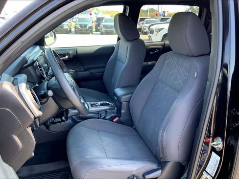 Used 2016 Toyota Tacoma TRD Off-Road image 7