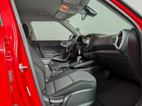 Used 2024 Kia Soul LX FWD image 9