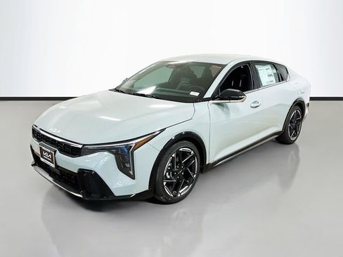 New 2025 Kia K4 GT-Line image 3
