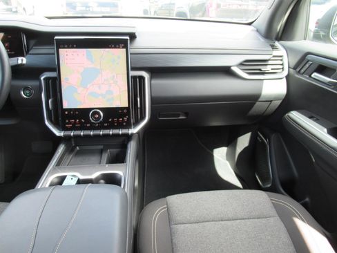 Used 2025 GMC Acadia Elevation image 15