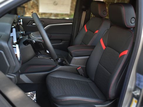 New 2026 Chevrolet Colorado Z71 image 9