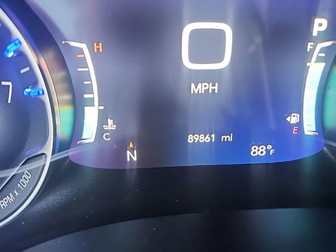 Used 2018 Chrysler Pacifica Touring-L Plus FWD image 2
