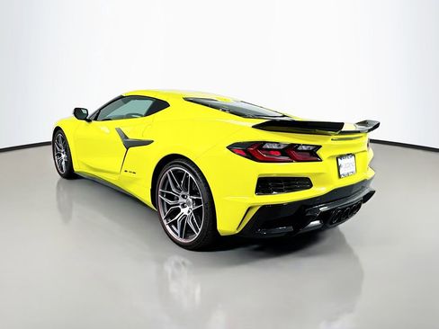 Used 2023 Chevrolet Corvette Z06 w/ Stealth Interior Trim Package RWD image 9