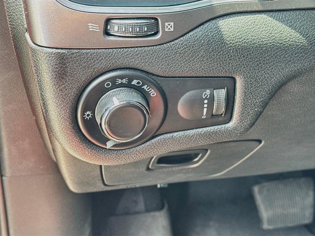 Certified 2021 Jeep Cherokee Latitude w/ Mopar Interior Package AWD/4WD image 11