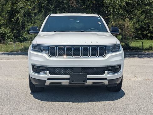 Used 2024 Jeep Wagoneer L Series II w/ Flexible Seating Group AWD/4WD image 13