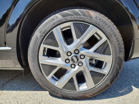 New 2025 Cadillac Optiq Luxury 1 image 87