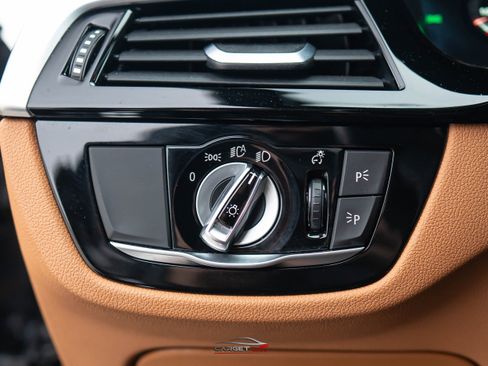 Used 2019 BMW M550i xDrive image 41