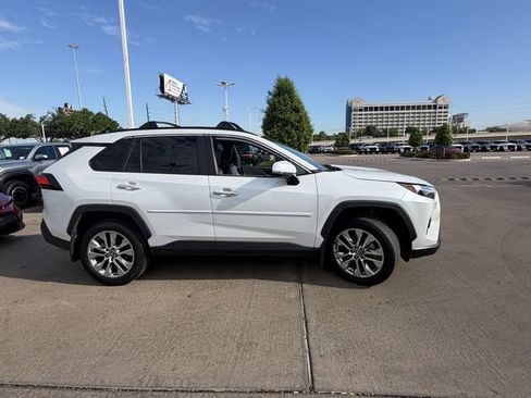 Used 2025 Toyota RAV4 Limited image 4